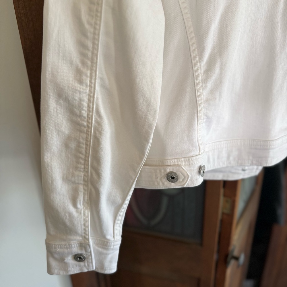 Style & Co Petite Classic Denim Jacket. - Picture 4 of 9